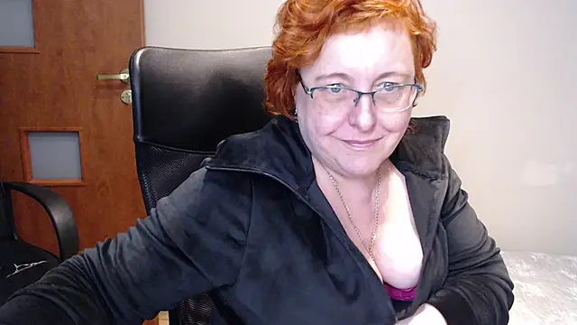 Snapshot of JoannaAndNeighbour chatting on February 22, 2025, 11:35 am JoannaAndNeighbour online show from February 22, 2025, 11:35 am
