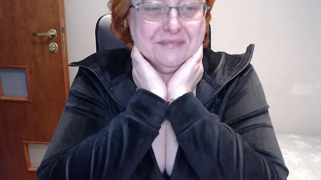 Snapshot of JoannaAndNeighbour chatting on February 24, 2025, 11:32 am JoannaAndNeighbour online show from February 24, 2025, 11:32 am