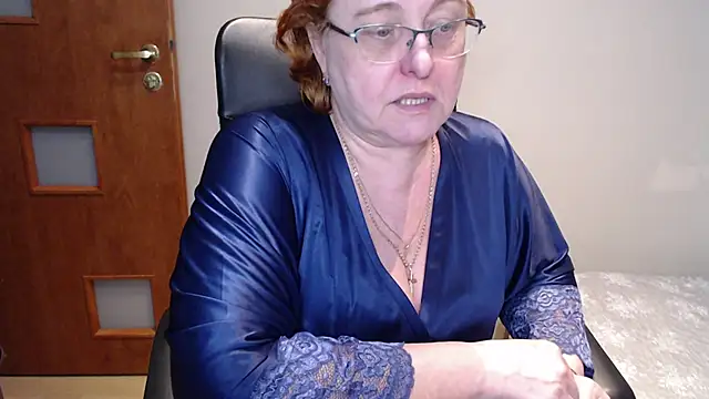 Snapshot of JoannaAndNeighbour chatting on March 19, 2025, 3:19 pm JoannaAndNeighbour online show from March 19, 2025, 3:19 pm