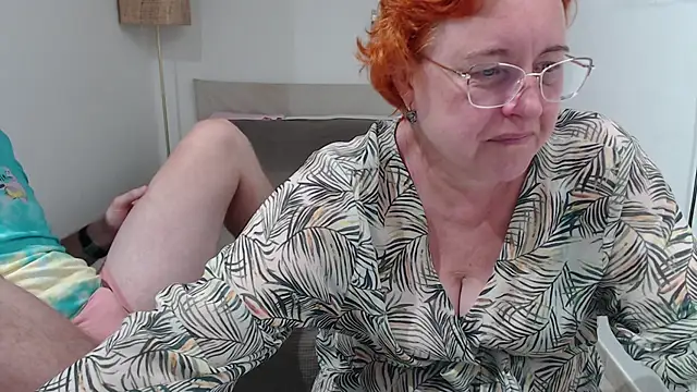 Snapshot of JoannaAndNeighbour chatting on September 20, 2025, 6:58 am JoannaAndNeighbour online show from September 20, 2025, 6:58 am