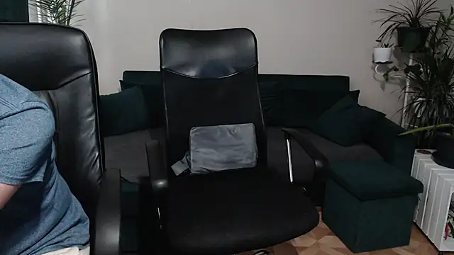 Snapshot of JoannaAndNeighbour chatting on October 3, 2025, 10:34 am JoannaAndNeighbour online show from October 3, 2025, 10:34 am