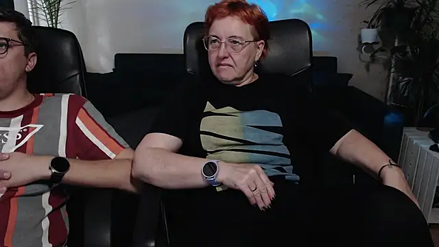 Snapshot of JoannaAndNeighbour chatting on October 6, 2025, 10:34 am JoannaAndNeighbour online show from October 6, 2025, 10:34 am