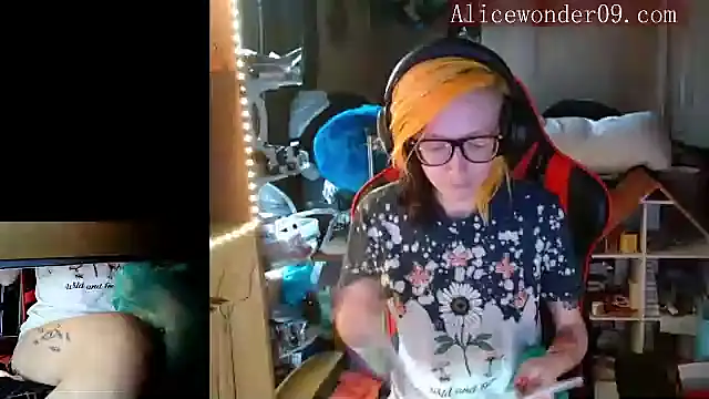 alicewonder09 online show from December 16, 2024, 8:05 pm