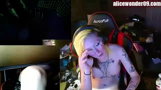 alicewonder09 online show from December 31, 2024, 11:09 am