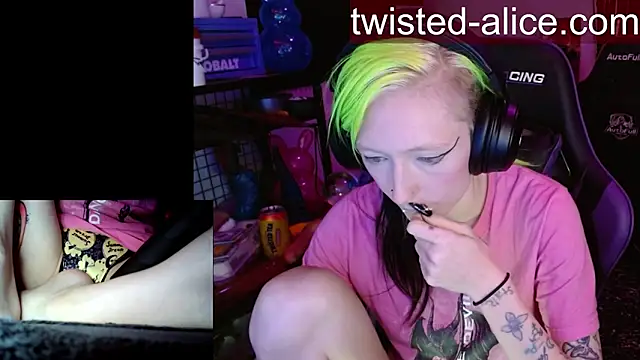 alicewonder09 online show from April 8, 2026, 3:17 am