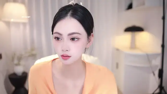 Ocean--Lili online show from October 19, 2025, 2:18 pm