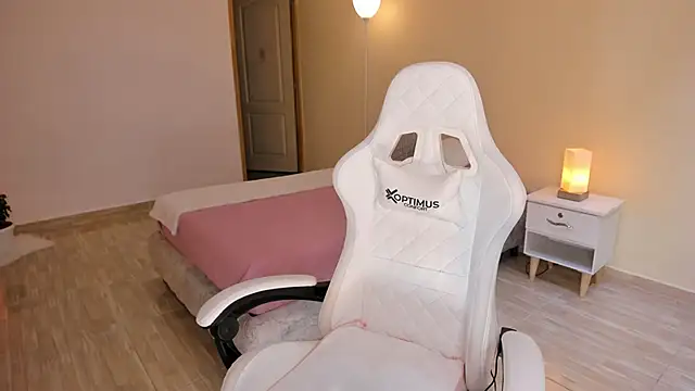 carleee winter online show from March 5, 2025, 2:03 am