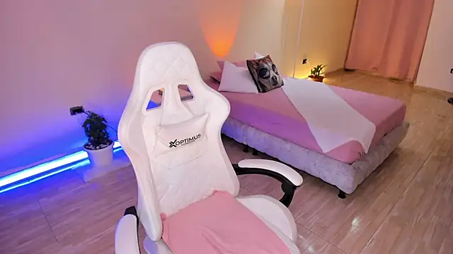 carleee winter online show from September 12, 2025, 12:00 am