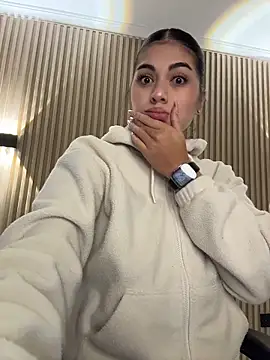 Sarasanders 4 online show from November 25, 2025, 2:55 am