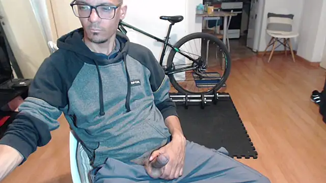 Snapshot of guachin_hunk chatting on October 19, 2025, 6:25 am guachin hunk online show from October 19, 2025, 6:25 am