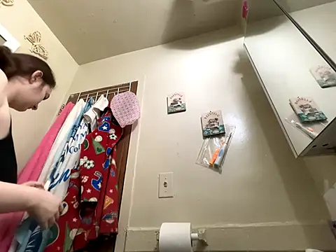 Snowbunnycake 131 online show from December 3, 2025, 6:10 am