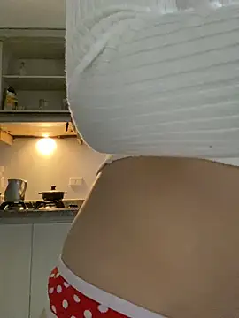 Snapshot of _Lunnaa_ chatting on May 15, 2026, 10:50 pm Lunnaa online show from May 15, 2026, 10:50 pm