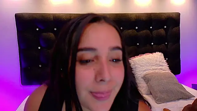 ValenScott1 online show from February 11, 2025, 4:24 pm