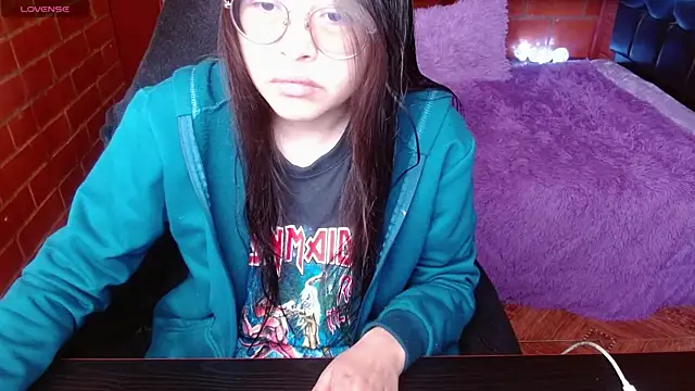 MidoriQuiinn online show from June 14, 2026, 4:09 pm