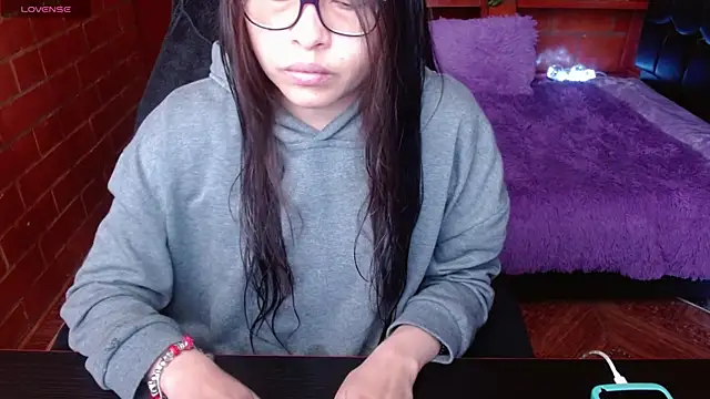 MidoriQuiinn online show from July 22, 2026, 4:10 pm