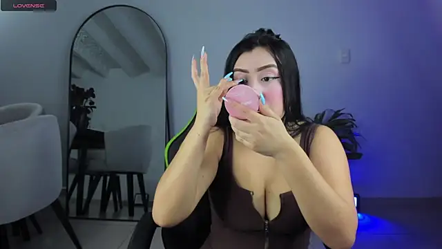 caroline23 x online show from February 20, 2025, 2:07 am