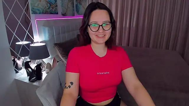 EsterLogan online show from January 24, 2025, 9:17 am