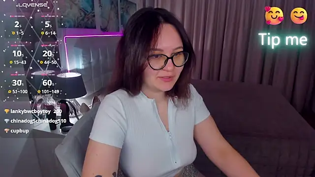 EsterLogan online show from February 2, 2025, 11:51 am