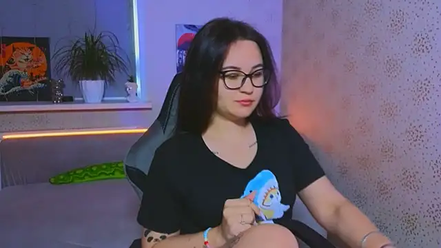 EsterLogan online show from October 12, 2025, 8:24 am