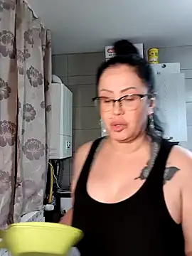 x  KHALEESI  x online show from January 5, 2025, 8:00 pm