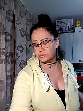 x  KHALEESI  x online show from February 10, 2025, 6:24 pm