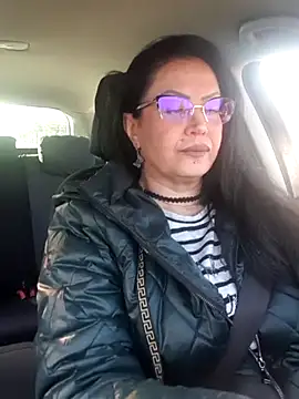 x  KHALEESI  x online show from December 15, 2025, 7:34 am