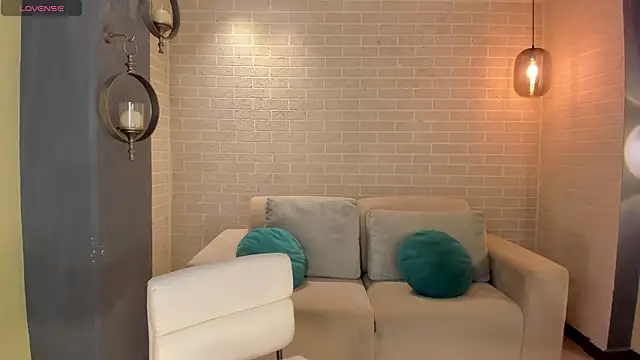 NiaHolland online show from October 25, 2025, 8:25 pm