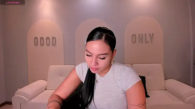 MollyJones  online show from June 17, 2026, 7:26 pm