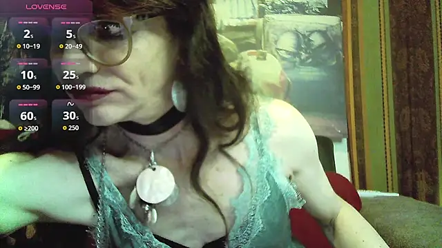 Snapshot of TheBlackWtch chatting on October 3, 2025, 7:11 pm TheBlackWtch online show from October 3, 2025, 7:11 pm