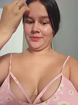 Snapshot of sweet_lucia chatting on November 4, 2025, 2:38 pm sweet lucia online show from November 4, 2025, 2:38 pm