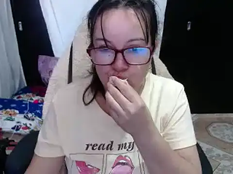 Sonialorens  online show from December 10, 2024, 2:50 pm