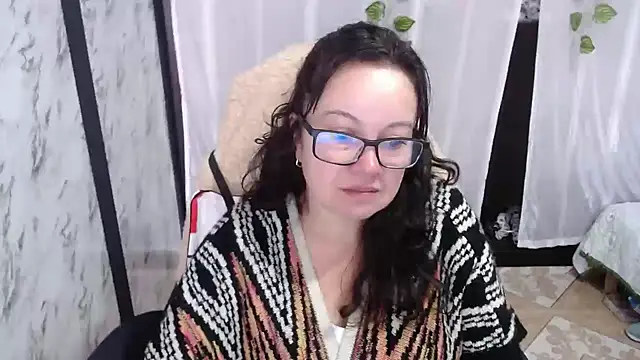 Sonialorens  online show from March 8, 2025, 2:19 pm