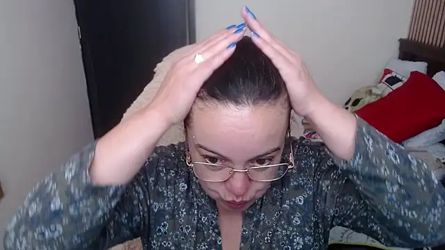 Sonialorens  online show from January 12, 2026, 2:33 pm