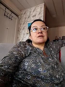 Sonialorens  online show from July 7, 2026, 4:11 pm