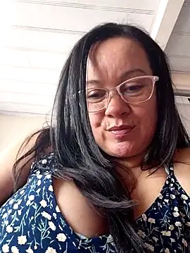 Sonialorens  online show from July 11, 2026, 7:38 pm