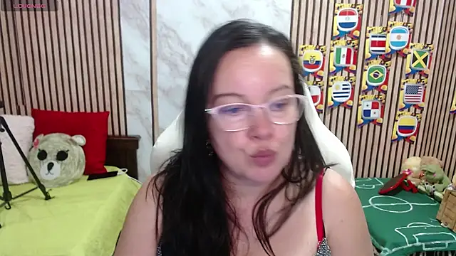 Sonialorens  online show from July 14, 2026, 9:20 pm