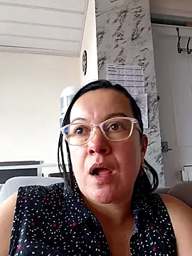 Sonialorens  online show from July 15, 2026, 7:19 pm