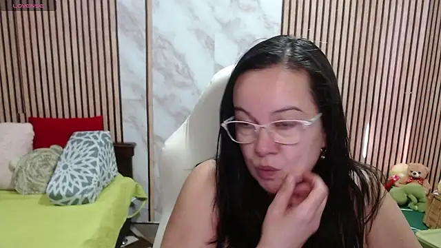Sonialorens  online show from July 21, 2026, 7:49 pm