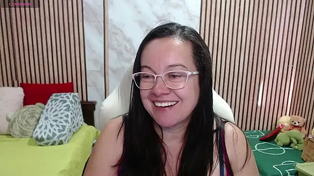 Sonialorens  online show from July 21, 2026, 8:11 pm