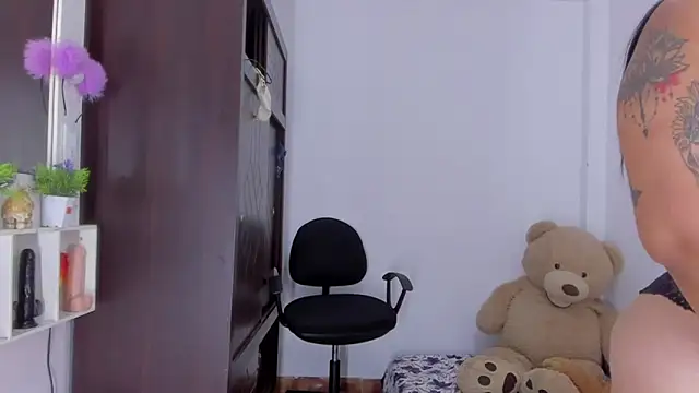 Snapshot of Emma_lean chatting on October 2, 2025, 12:34 pm Emma lean online show from October 2, 2025, 12:34 pm