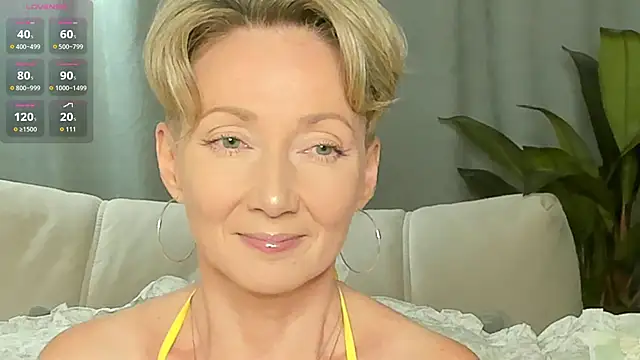 Snapshot of AkexandraFix chatting on May 19, 2026, 2:01 pm AkexandraFix online show from May 19, 2026, 2:01 pm