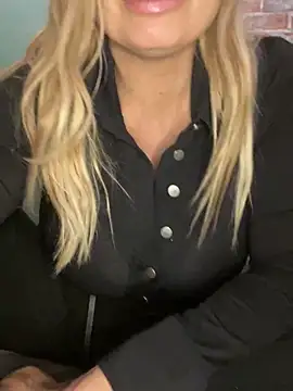 Lisavontease online show from December 5, 2025, 8:27 pm