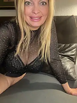 Snapshot of Lisavontease chatting on April 18, 2026, 7:07 pm Lisavontease online show from April 18, 2026, 7:07 pm