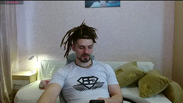 Aestheticguy101 online show from April 10, 2026, 3:06 pm