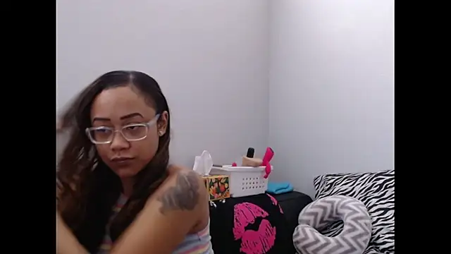 RylHoneyy online show from March 12, 2026, 8:37 pm