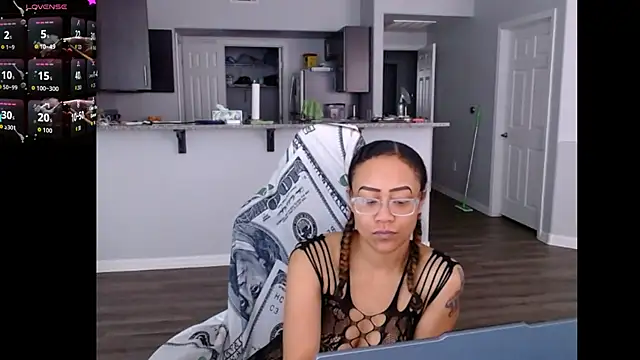 Snapshot of RylHoneyy chatting on June 12, 2026, 7:46 pm RylHoneyy online show from June 12, 2026, 7:46 pm