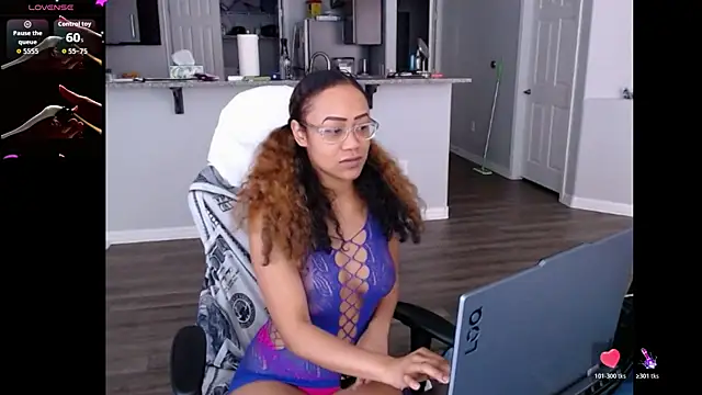 Snapshot of RylHoneyy chatting on June 23, 2026, 6:50 pm RylHoneyy online show from June 23, 2026, 6:50 pm