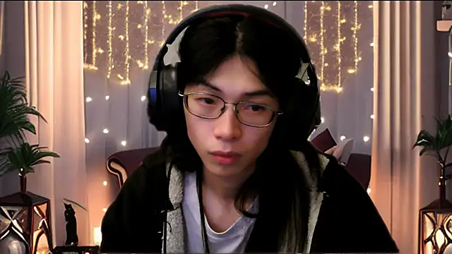 CrytinaSissyCrossdress online show from April 21, 2026, 12:44 pm