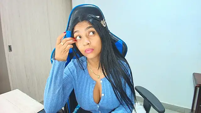 sophiax-x online show from October 3, 2025, 12:02 pm