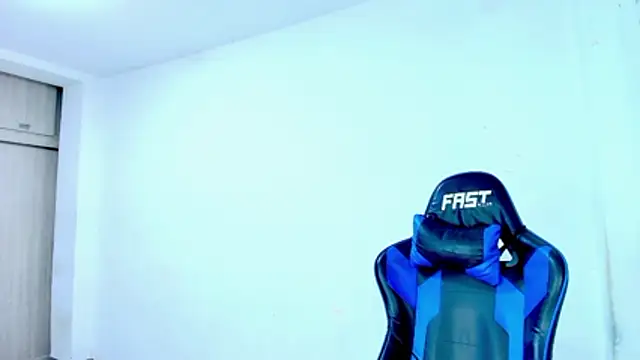 sophiax-x online show from March 25, 2026, 9:04 am